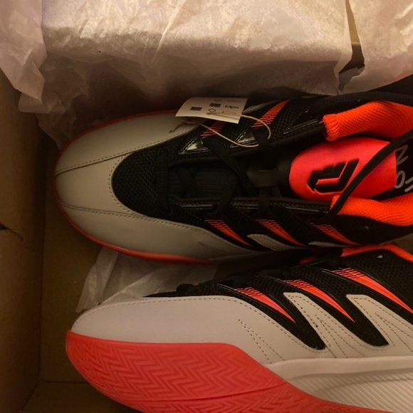 Adidas Dame 3 Sneakers - Picture 3 of 14